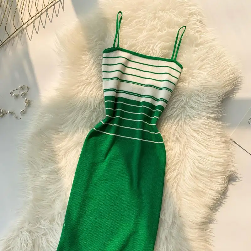 Женское трикотажное платье в полоску элегантное с тонким ремешком на талии