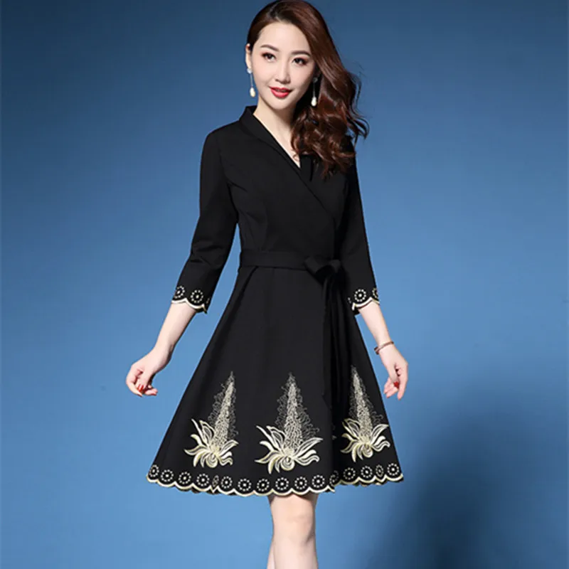

Plus Size XXXXL Dress New Fashion Style 2018 Autumn Winter Casual Vestidos Woman V-Neck Golden Embroidery Bow Belt Black Dress