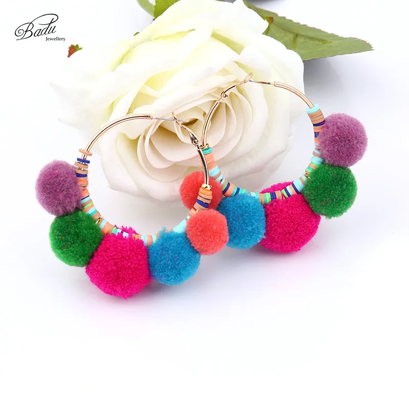 Большие серьги кольца Badu с круглым помпоном женские золотые петли ювелирные