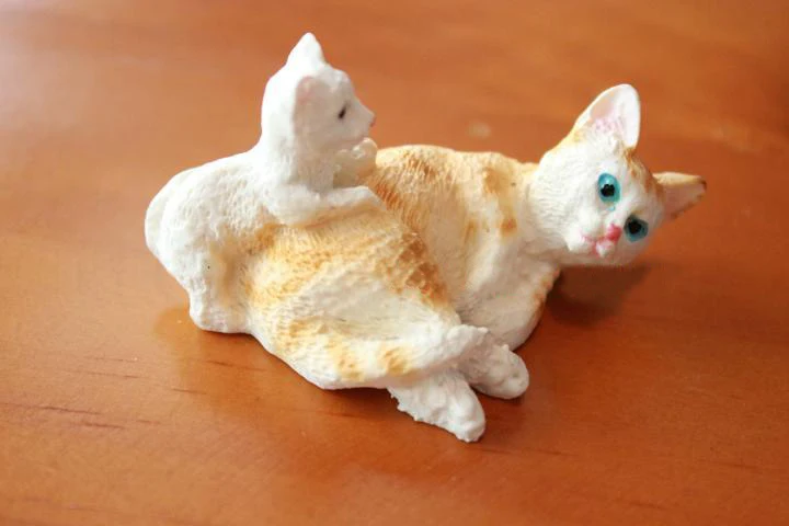 

G10-X075 children baby gift Toy 1:6 Dollhouse mini Furniture Miniature rement accessories pet Mother and child cat 1pcs