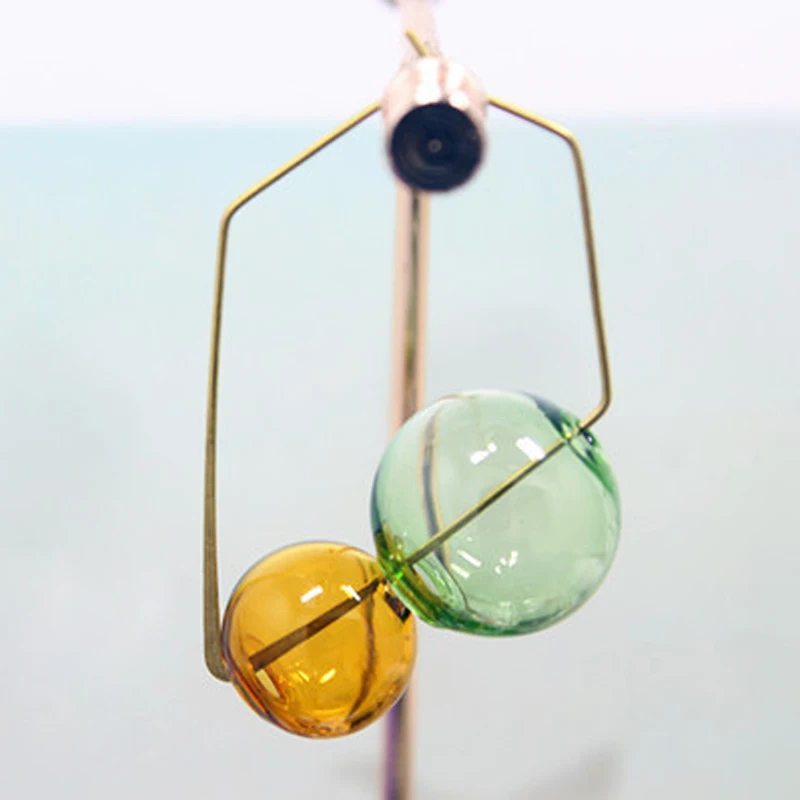 yellow and green Дизайн Dreamlike INS короткие латунные двойные стеклянные шарики квадратные серьги-кольца для женщин шикарные корейские серьги - Окраска металла: yellow and green