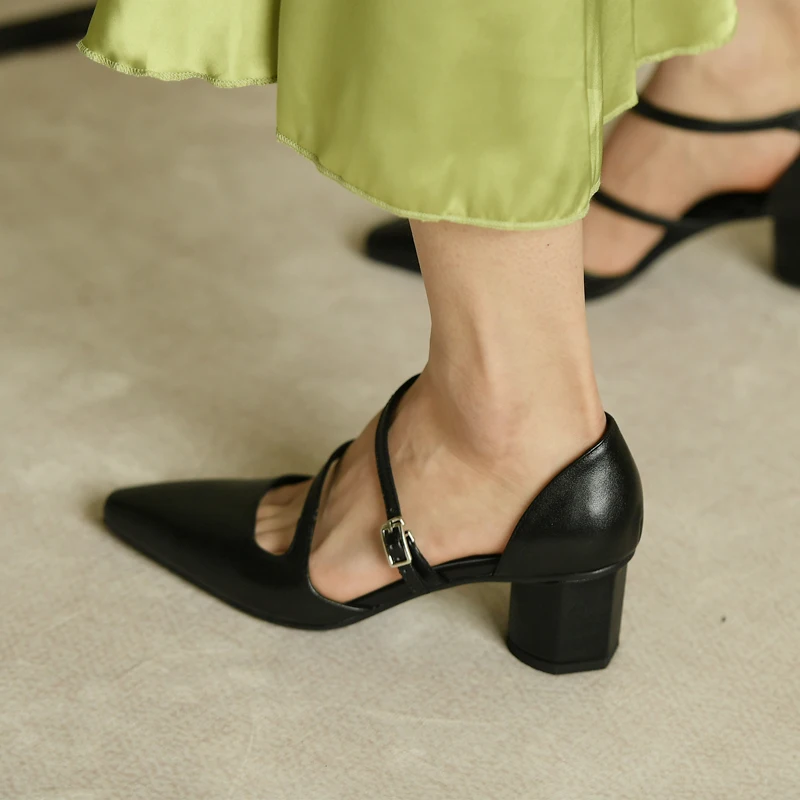 Женские туфли на высоком каблуке черные офисные туфли-лодочки из кожи с ремешком