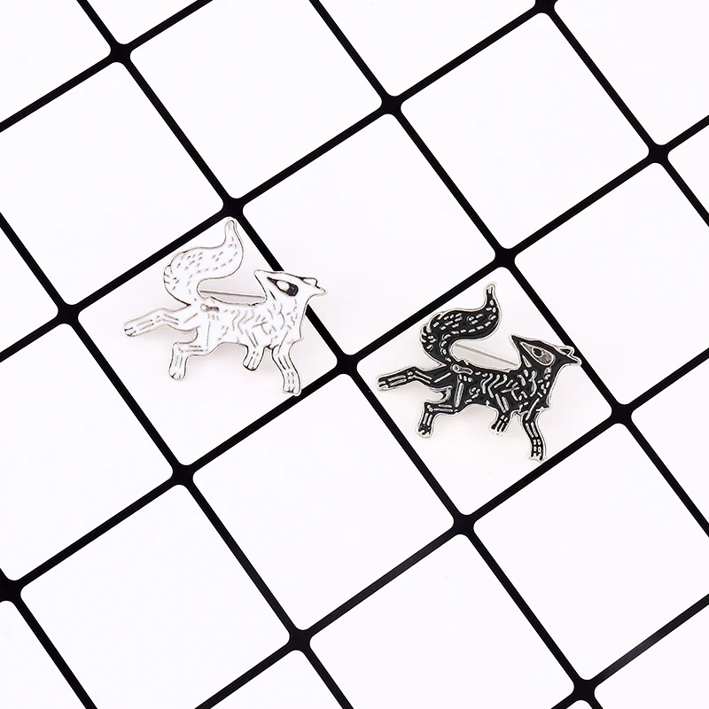 Эмалированная булавка в виде лисы черно белая брошь скелета значка нагрудная