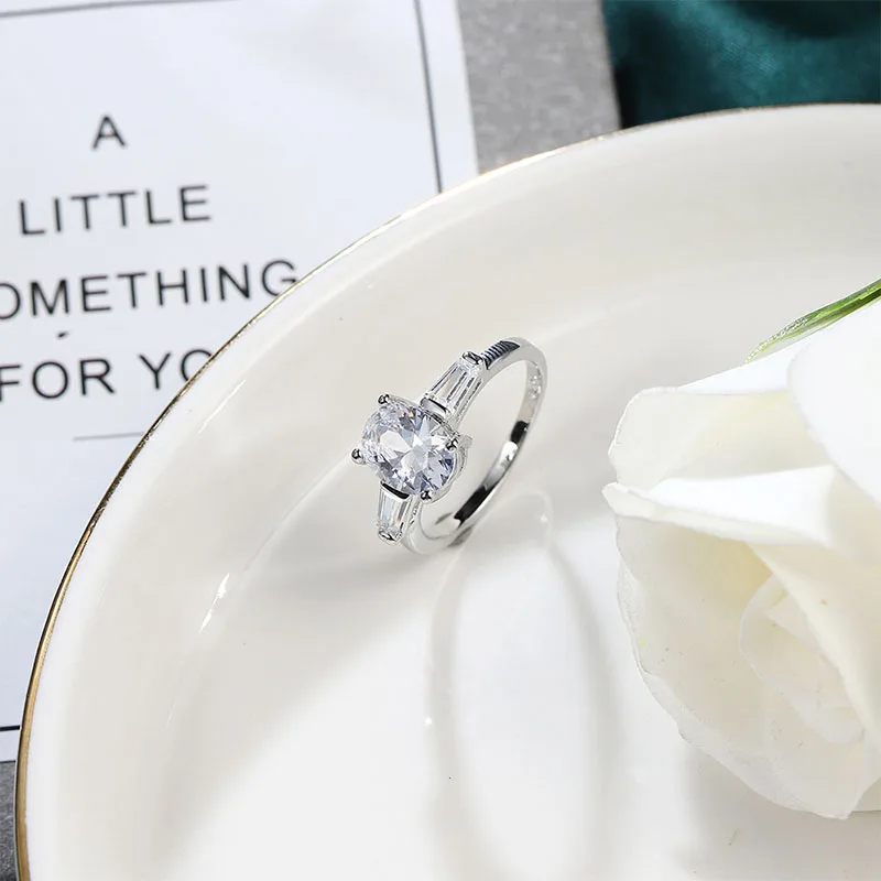 Женское Обручальное кольцо с фианитом серебряного цвета восемью звездами и