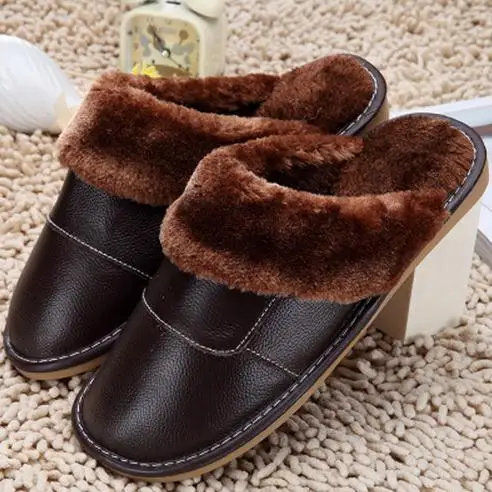 Men dark brown 6 цветов; Новинка года; домашние тапочки из натуральной кожи; высококачественные женские и мужские тапочки; теплая Домашняя обувь из плюша для мужчин и женщин; Размеры 35-44; 060 - Цвет: Men dark brown