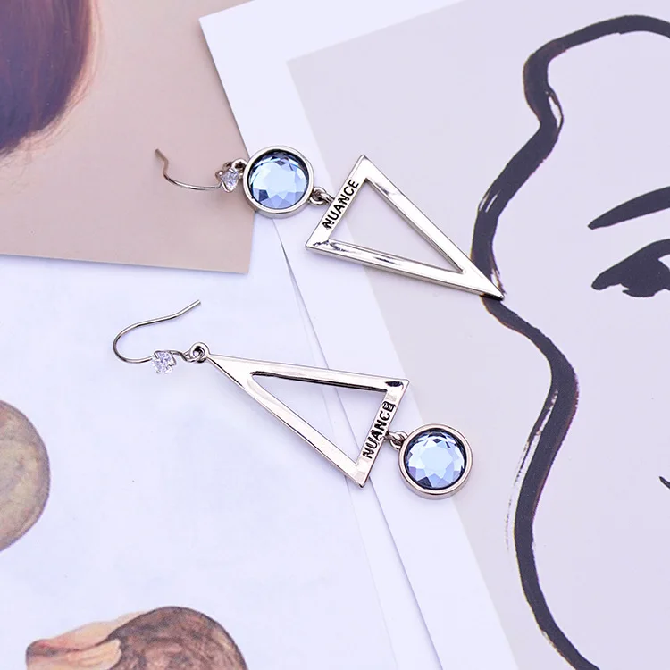 Европейские и американские популярные серьги AB Тип Асимметричный металлический