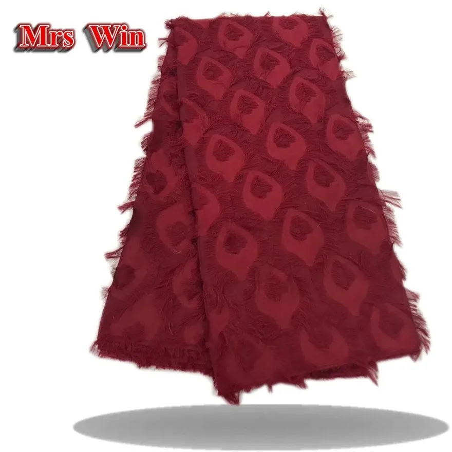 Муслиновая ткань с принтом Mrs Win изготовлена из полиэфирной ткани и для весенней