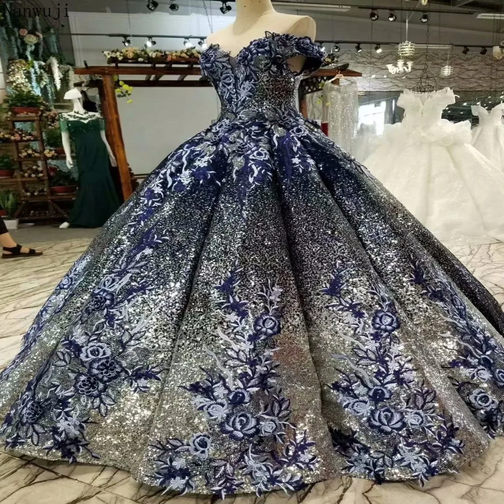 Женское вечернее платье с рукавами-крылышками фиолетовое в мусульманском стиле