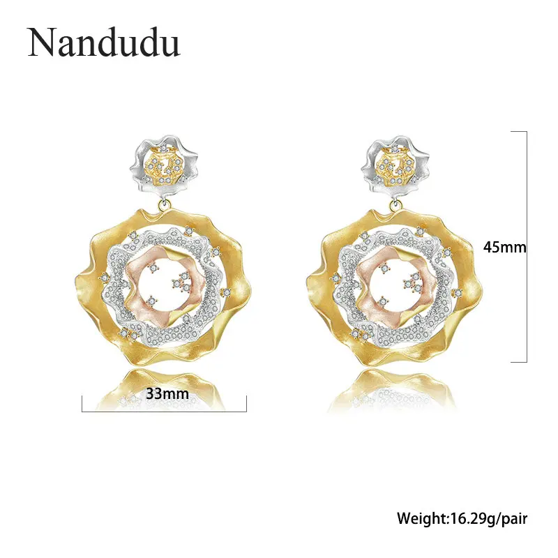 Nandudu три тона золото круглый цветок Длинные Висячие серьги для Для женщин с AAA кубический циркон бренд Дизайн Серьги Brincos CE487