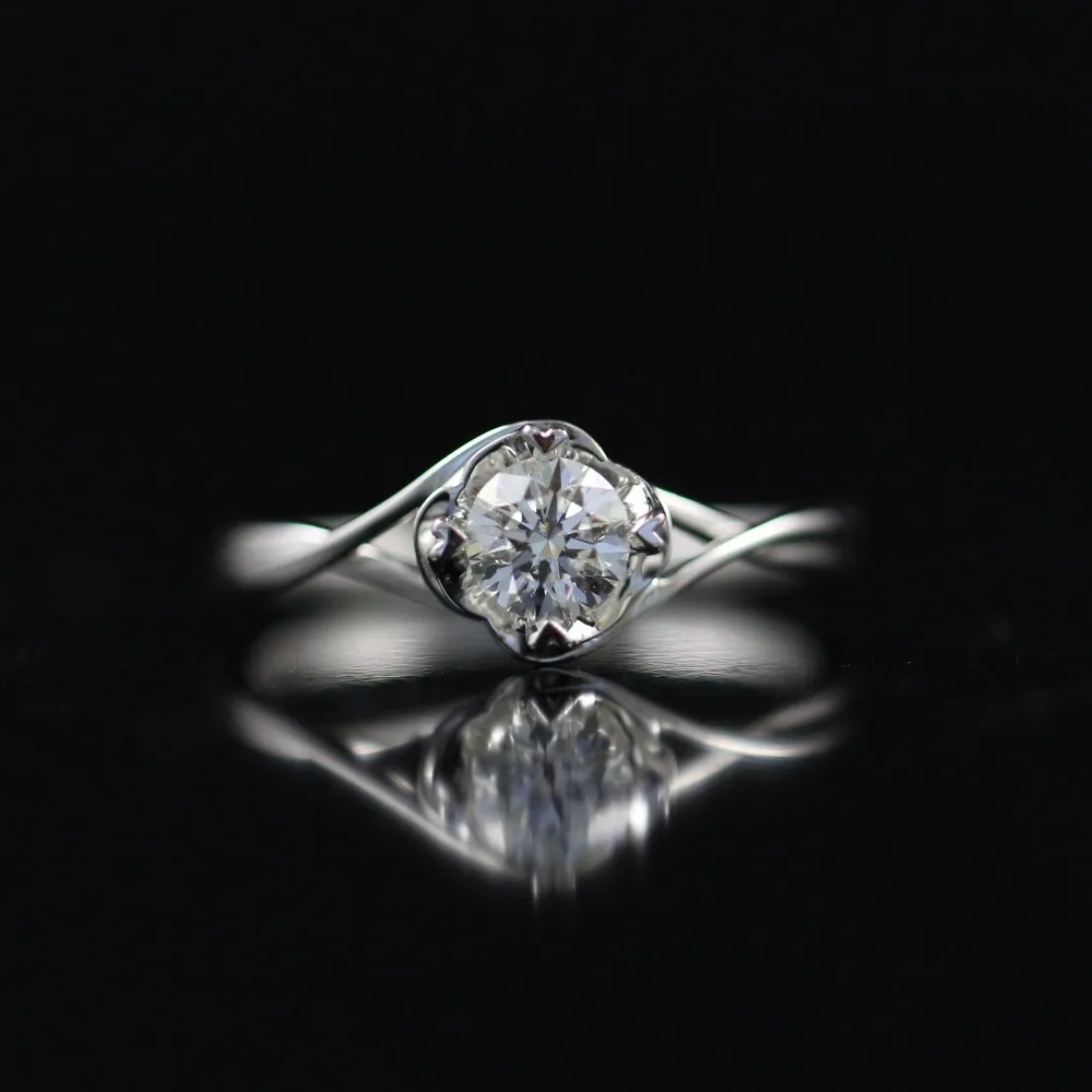 Женское кольцо с натуральным цветком LASAMERO 0.404CT FG/SI круглым вырезом 18 К белое