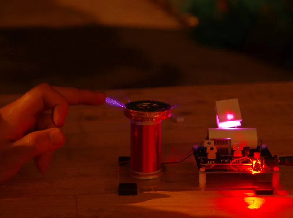 mini SGTC Spark gap Tesla Coil amazing flashing Generator DIY KITS Electronic diy
mini SGTC Spark gap Tesla Coil amazing flashing Generator DIY KITS Electronic diy