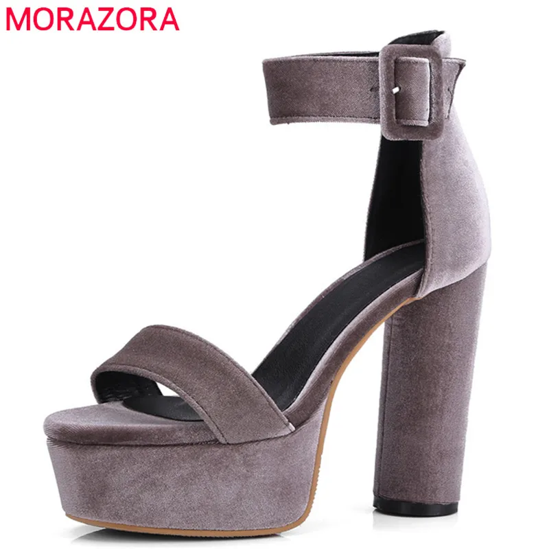 Женские бархатные босоножки MORAZORA черные на платформе и высоком каблуке