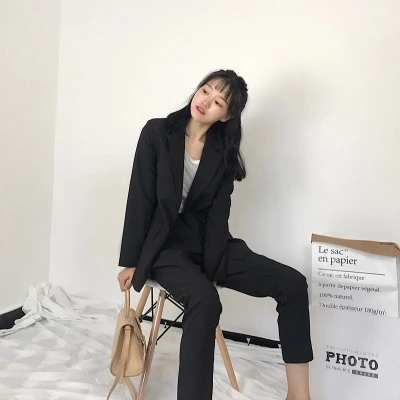 Новинка 2018 Женский облегающий костюм в минималистичном стиле на одной пуговице