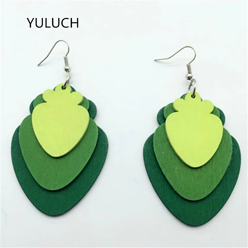 Хит новейшие очаровательные серьги из дерева в виде листьев аксессуары три цвета