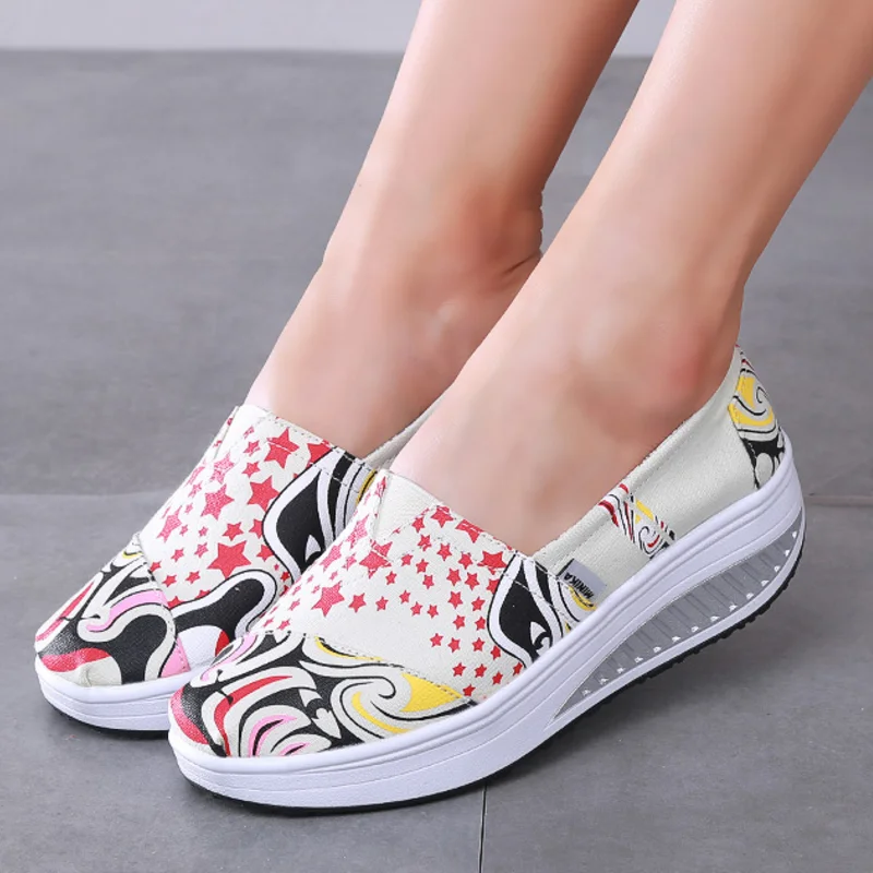 Туфли женские на танкетке дышащие массажные низкой повышенная потеря веса