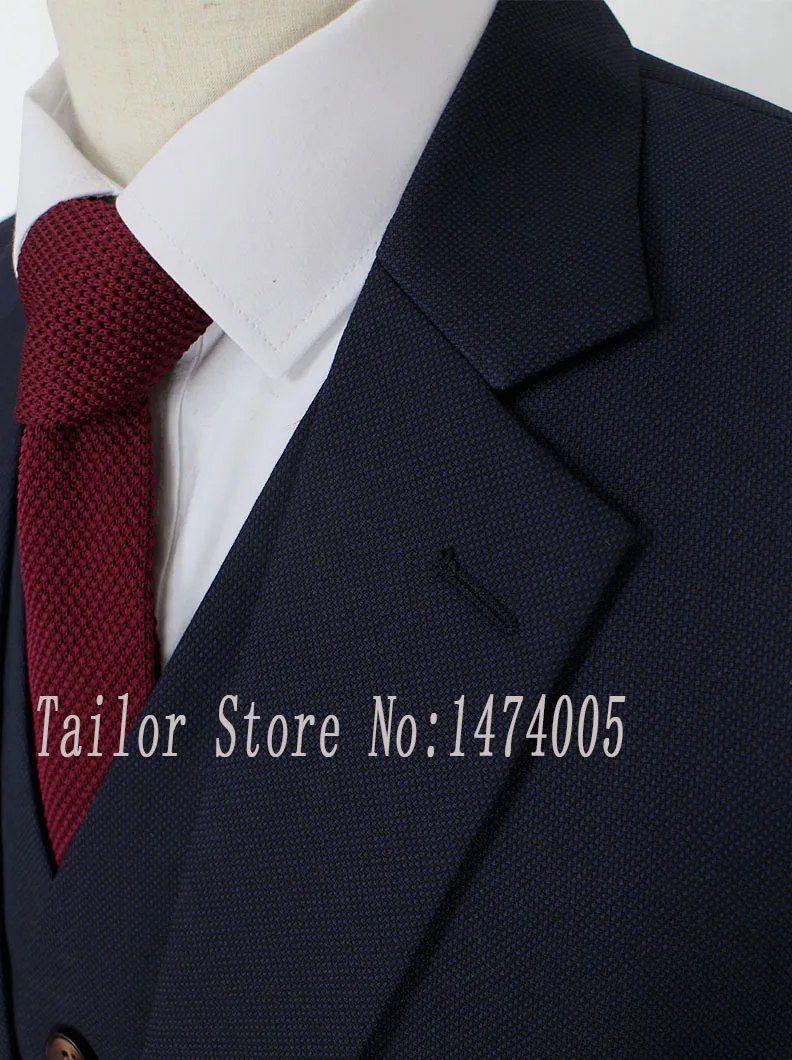 Мужской шерстяной костюм темно синего цвета смокинг для жениха сделанный на