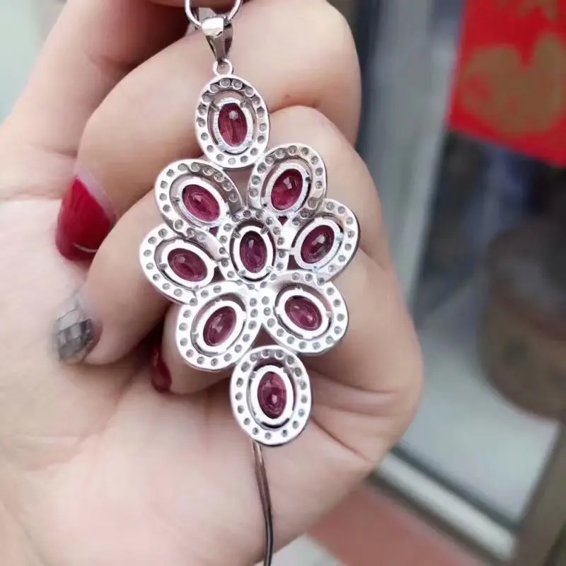 Natural magnesium aluminum Garnet pendant 925 Silver and white gold pendant Beauty and beauty Exquisite jewelry