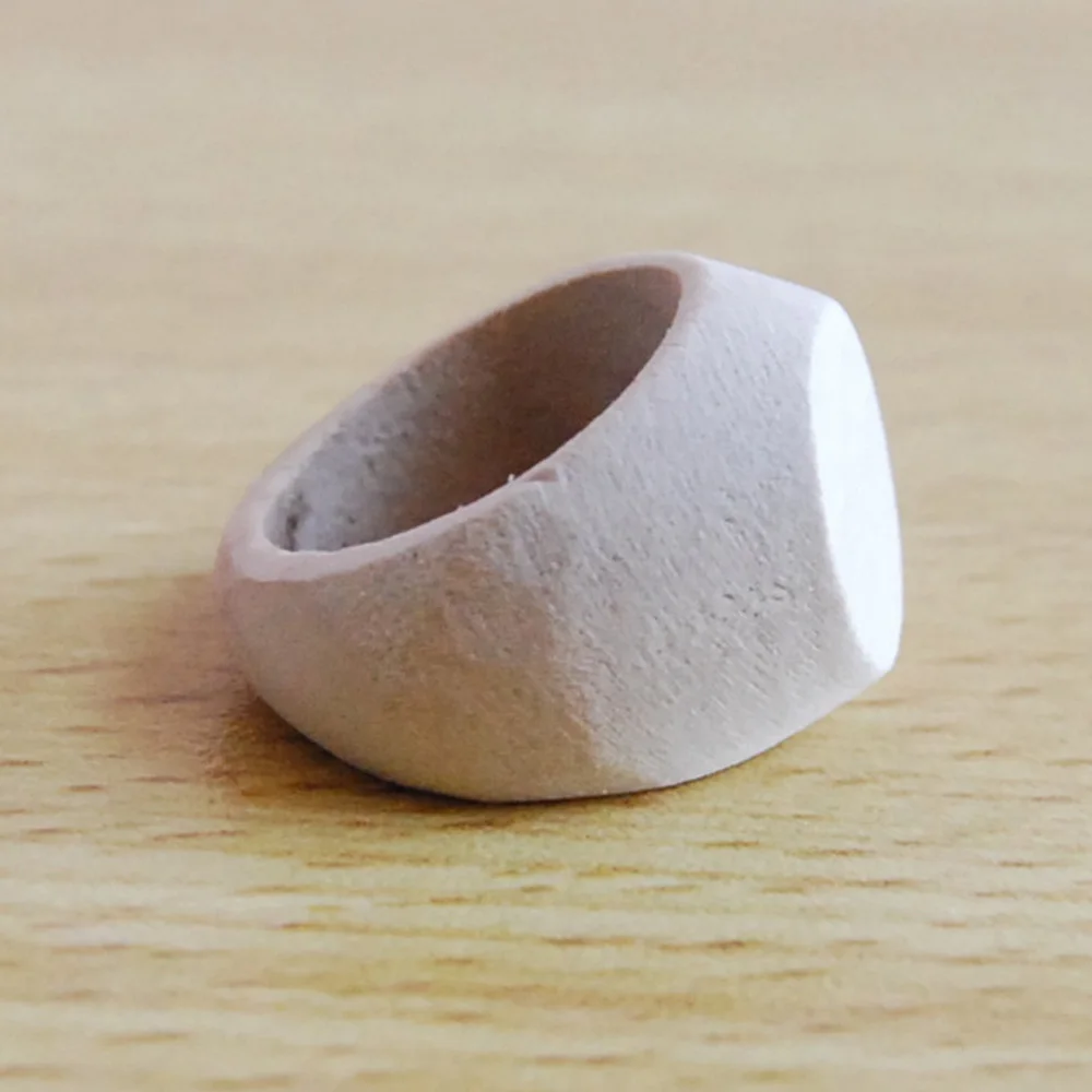 Деревянное кольцо на палец женское дерево ручной работы DIY лак малярный материал