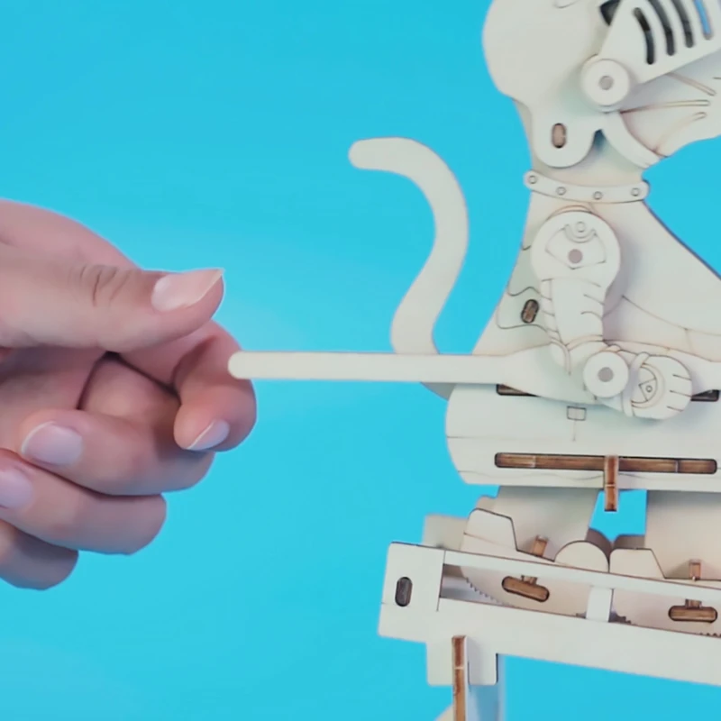 Robotime для детей и взрослых интересные гвардии Tom стресса игрушка DIY деревянный