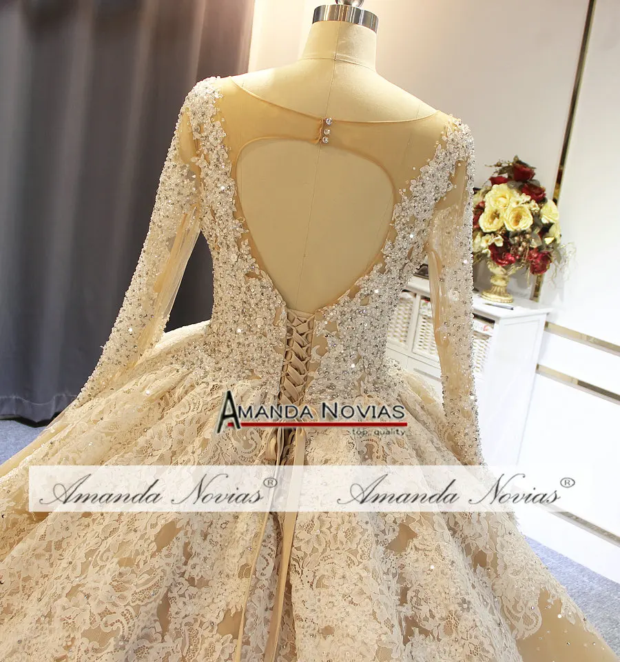 Свадебное платье цвета шампанского кружевное невесты с длинным шлейфом