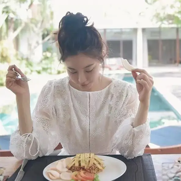 Высокое качество летние платья открытое женское платье с лямкой на шее