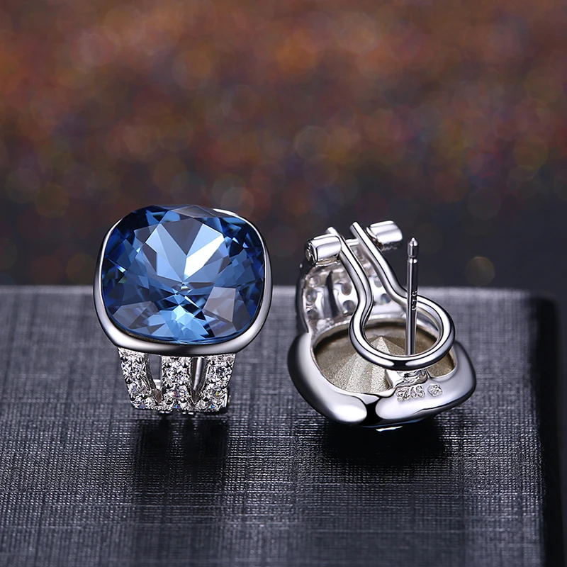 Серьги гвоздики женские из серебра 925 пробы с кристаллами