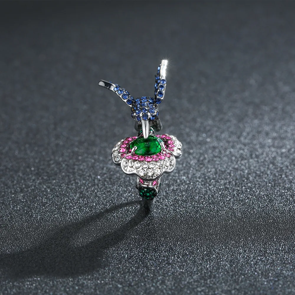 

Creative three-dimensional zircon flower ring ring hummingbird ring high-end jewelry, female Christmas gift