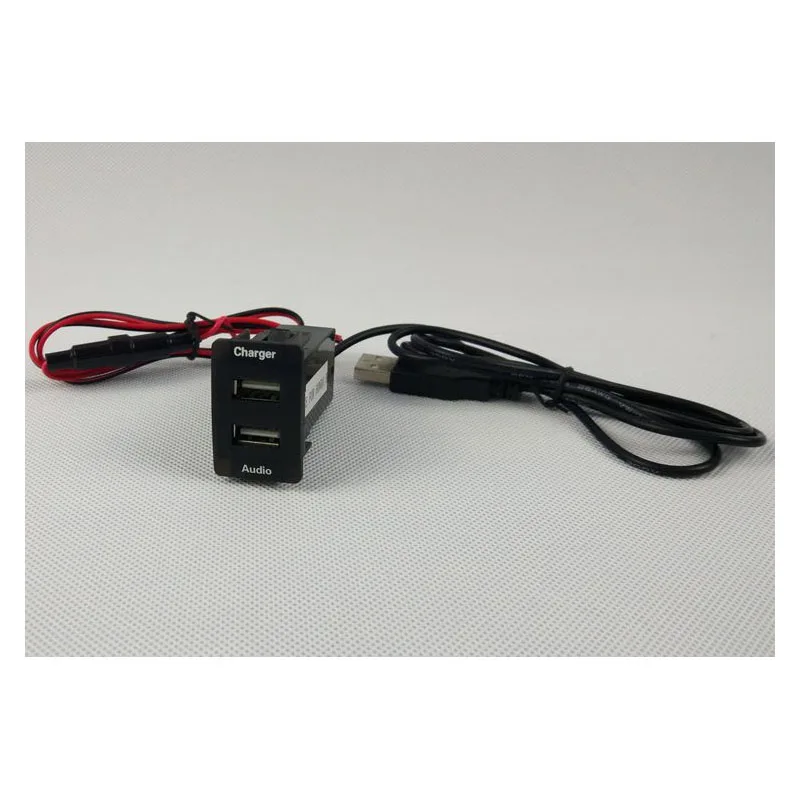 Автомобильное зарядное устройство с USB разъемом и индикатором