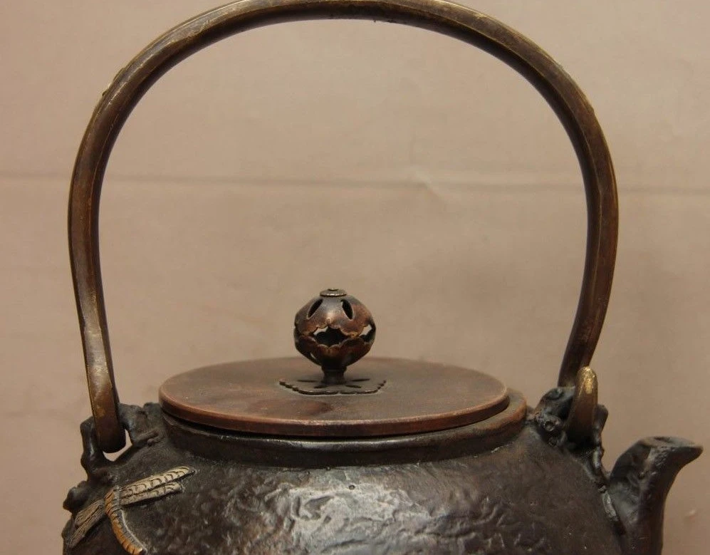 Archaic японский старый железный Серебряный позолоченный Стрекоза Лягушка Flagon