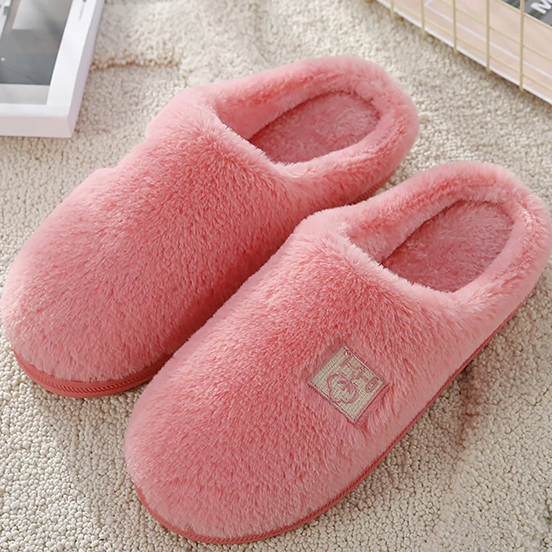 Зимние женские тапочки Новинка 2019 года удобные плюшевые на плоской подошве