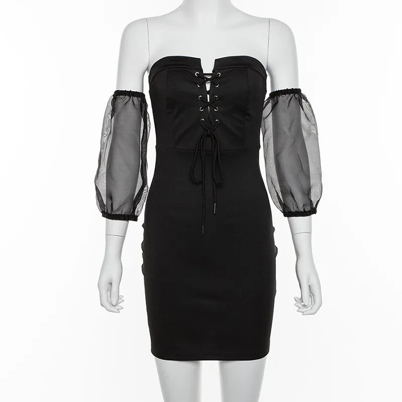 Летнее мини-платье с открытыми плечами без бретелек на бретелях женское