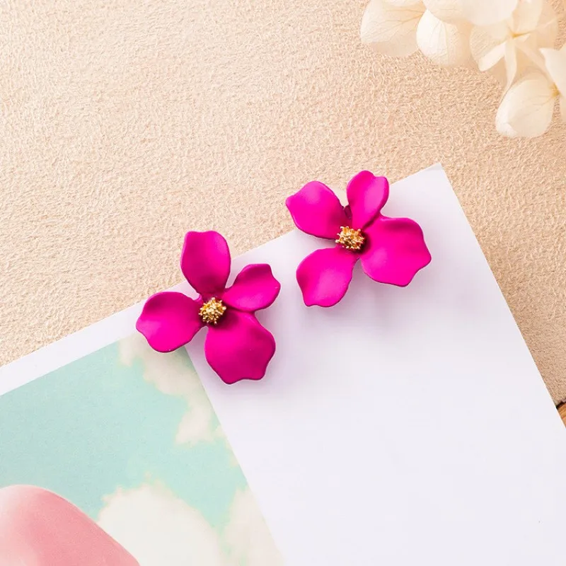 E222.Sweet woman is pure and fresh contracted bake lacquer flower irregular petal earring | Украшения и аксессуары