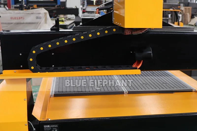 1115 CNC Wood Machinery Router разработанный с 2 шпинделями для европейской мебели |
