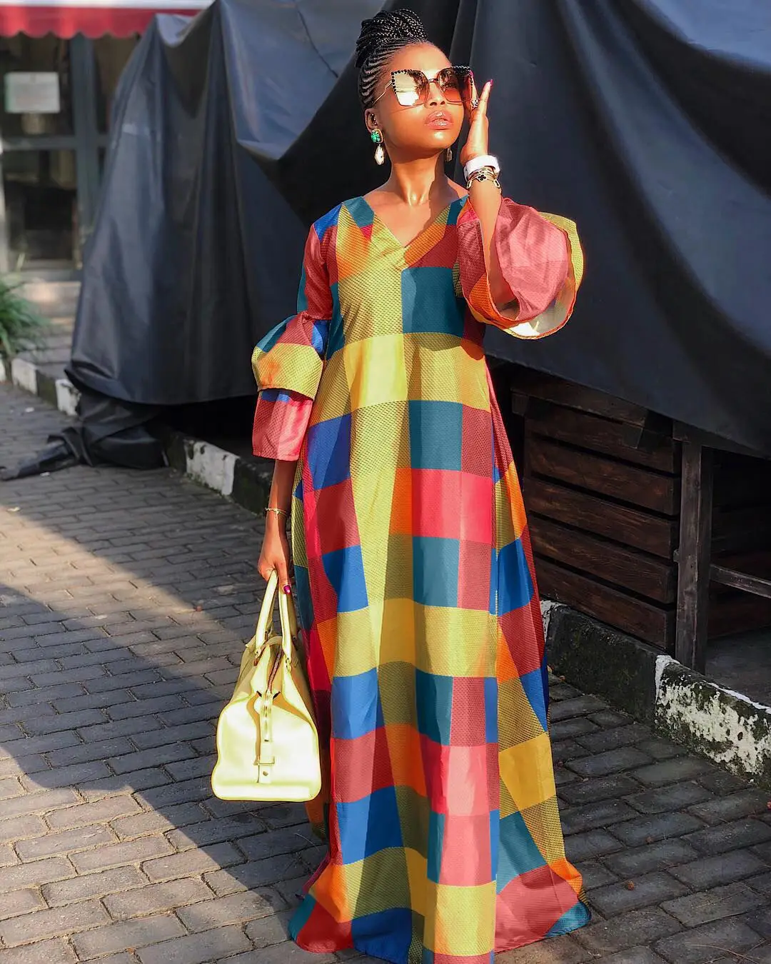 Женское пляжное платье длинное с длинным рукавом и треугольным вырезом