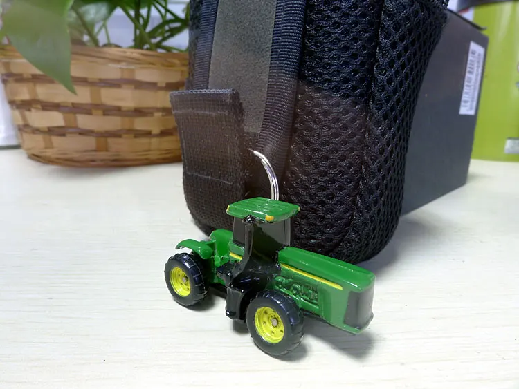 Брелок Deere 9630 в виде трактора креативный подарок подвеска для сумки золотой