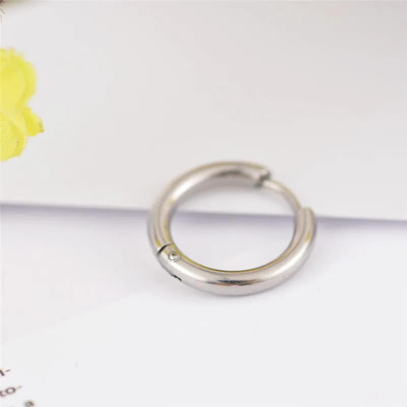 Мужские и женские серьги кольца гипоаллергенные круглые в стиле панк винтажные