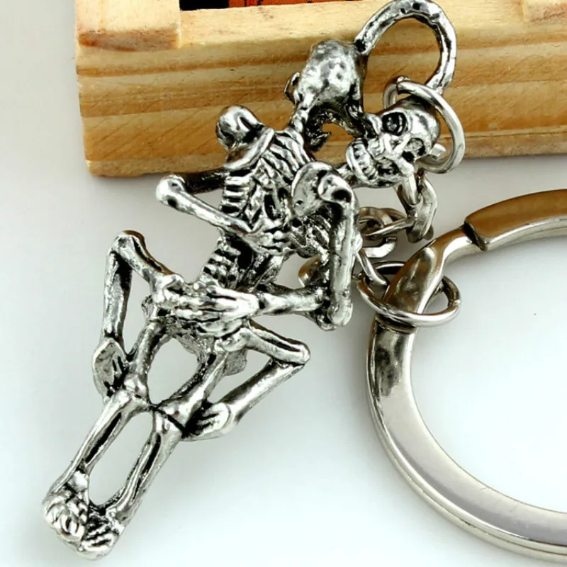 

SPINNER Fashion Forever Love Dead to Love Punk Skeleton Key Chain Ring Keychain Keyring Gift Accessories