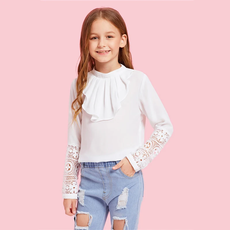 SHEIN Kiddie/белая однотонная контрастная кружевная Повседневная Блузка с оборками спереди; топы для детей; коллекция года; весенние блузки с длинными рукавами и вырезом-лодочкой на спине для девочек