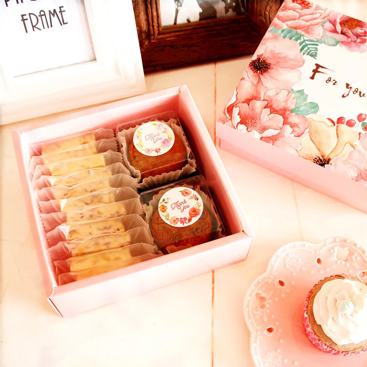 Коробка с крышкой и поддоном для цветов розового цвета коробка пирожных печенья