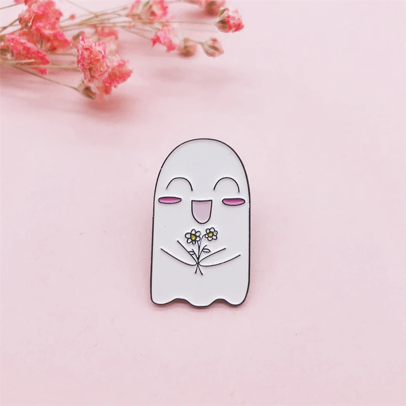 Розовая эмалированная брошь с изображением скелета призрака из мультфильма