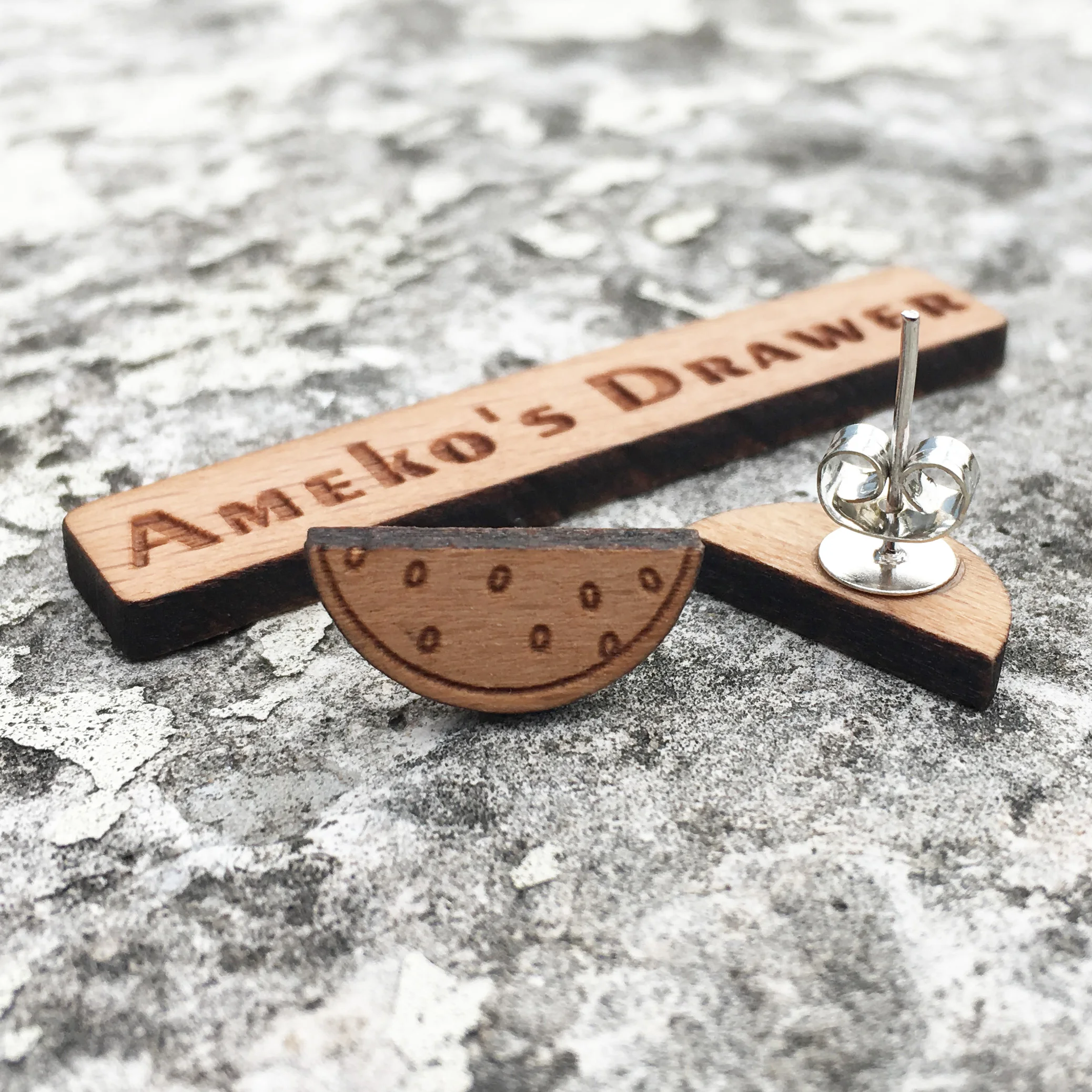 Лазерная резка арбуза из цельного дерева ручной работы серьги половинной формы