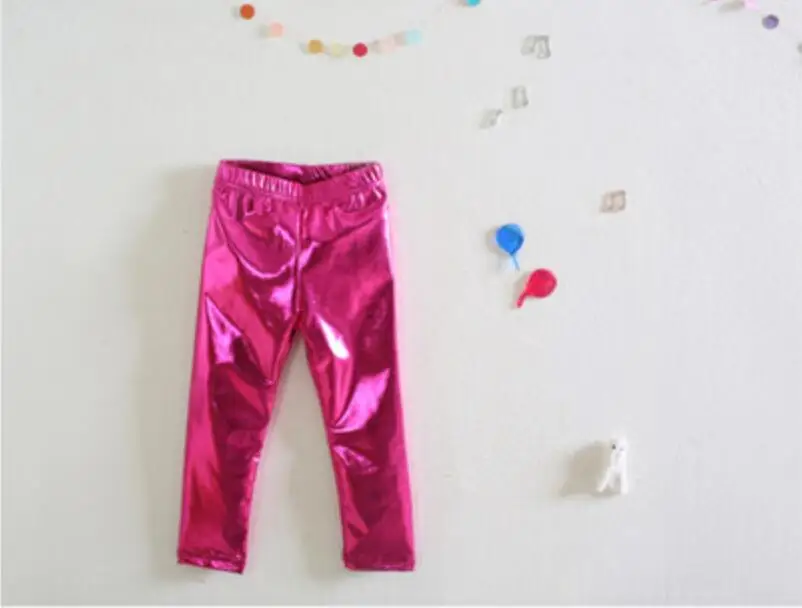 Детские кожаные штаны легинсы с бронзовым принтом для девочек облегающие