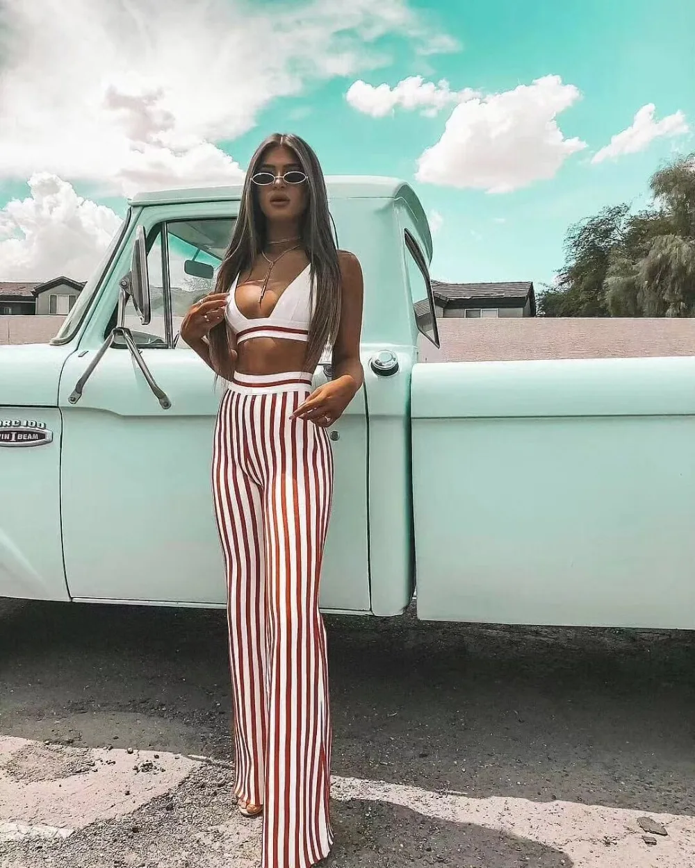 Женский облегающий комплект из двух предметов короткий топ в полоску и длинные