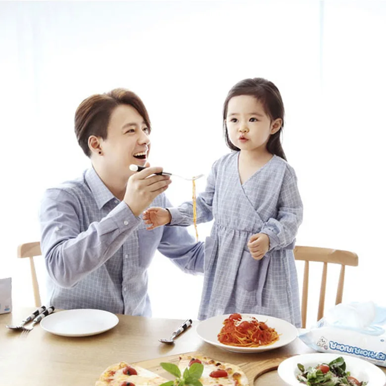 Одинаковая одежда для мамы папы и сына 2017 г. осенняя дочки рубашка в английском