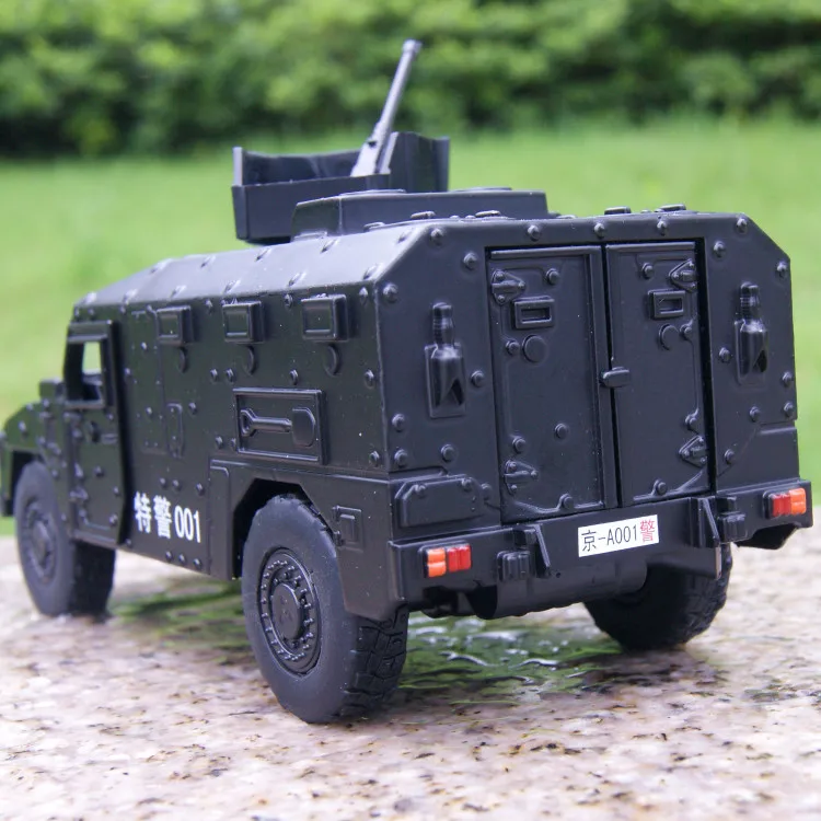 Модель бронированного автомобиля 1:32 из сплава развивающие игрушки с высокой