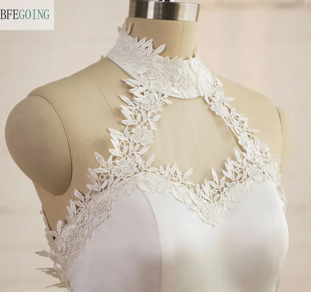 Атласное коктейльное платье цвета слоновой кости без рукавов длиной до середины