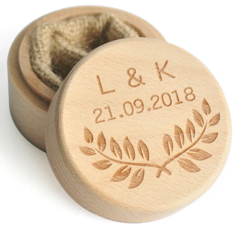 Индивидуальная коробка для кольца в рустикальном стиле с гравировкой на свадьбу