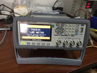 Tonghui TH2830 ручной измеритель иммитанса 0.05% точность тестирования частоты сигнала 50