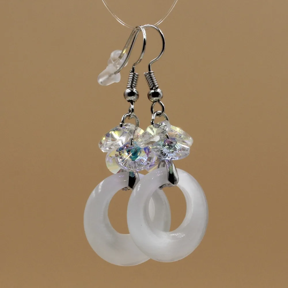 

2018 sparkling crystal white moon shaped earrings, women's pop creative temperament, long cat eye earrings HHE-020