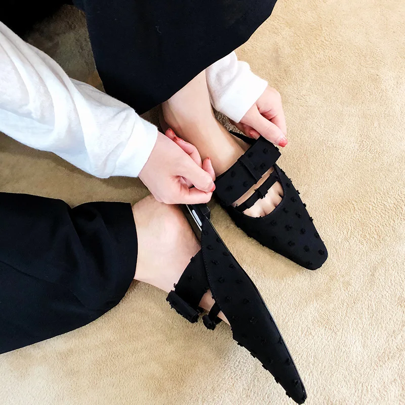 Туфли без каблуков; femme bowtied шлёпанцы женская обувь, подходит ко всему, в горошек от известного бренда, тапочки; женская обувь с закрытым носком; тонкие шлепанцы без задника с открытыми пальцами; лоферы